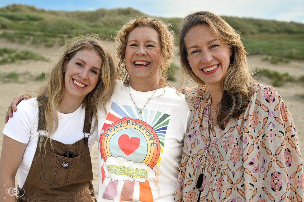 Familie shoot strand moeder met dochters PICS