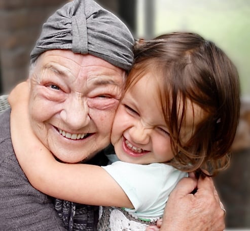 Dierbare foto van zieke oma met kleindochter